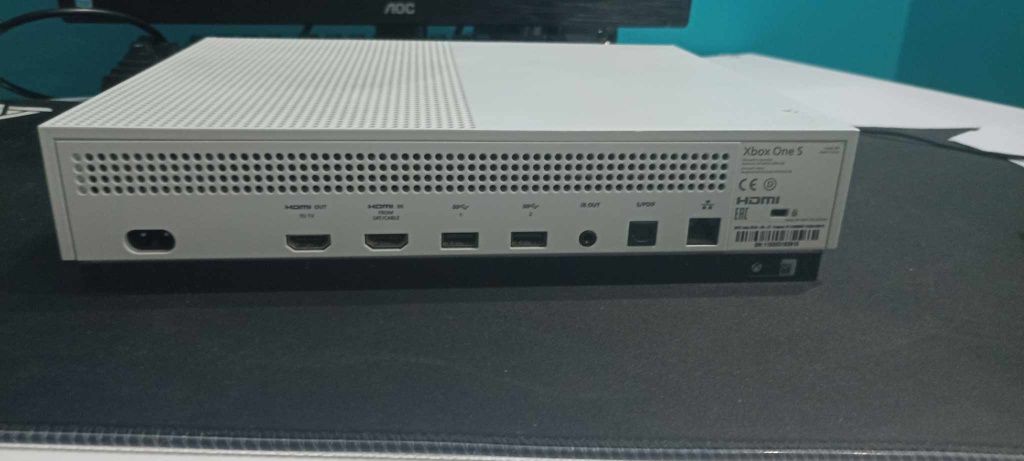 Xbox one s + stacja ładująca 1tb