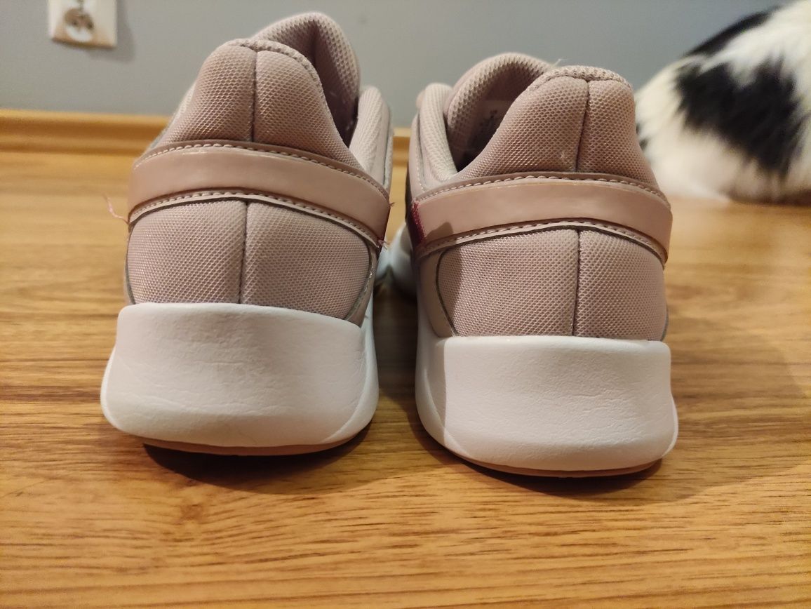 Nike legend essential 2 damskie