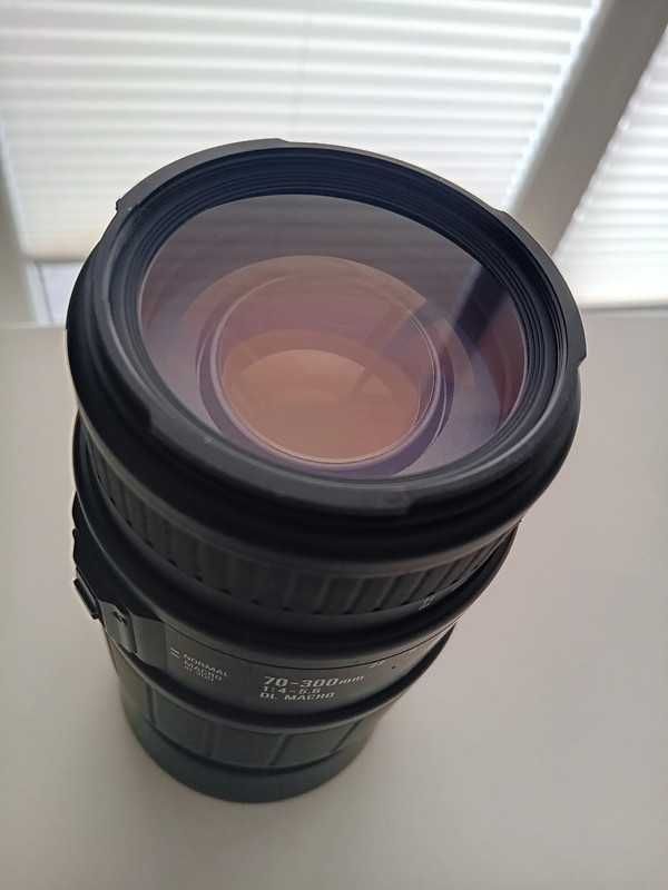 Sigma telephoto 70-300mm F4-5.6 DL Macro na Pentax K AF mount camera