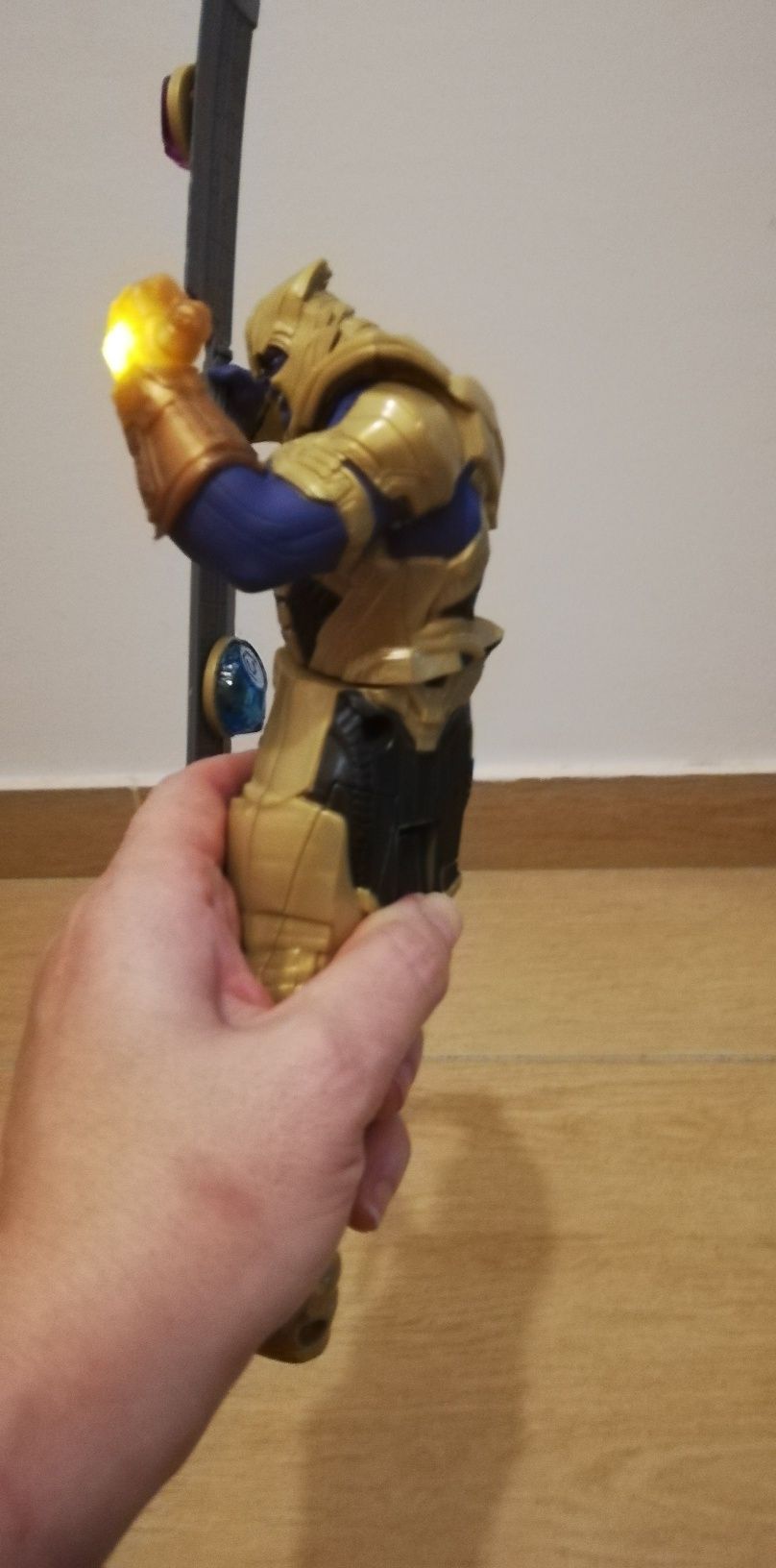 Figura ação Thanos tamanho 20 cm