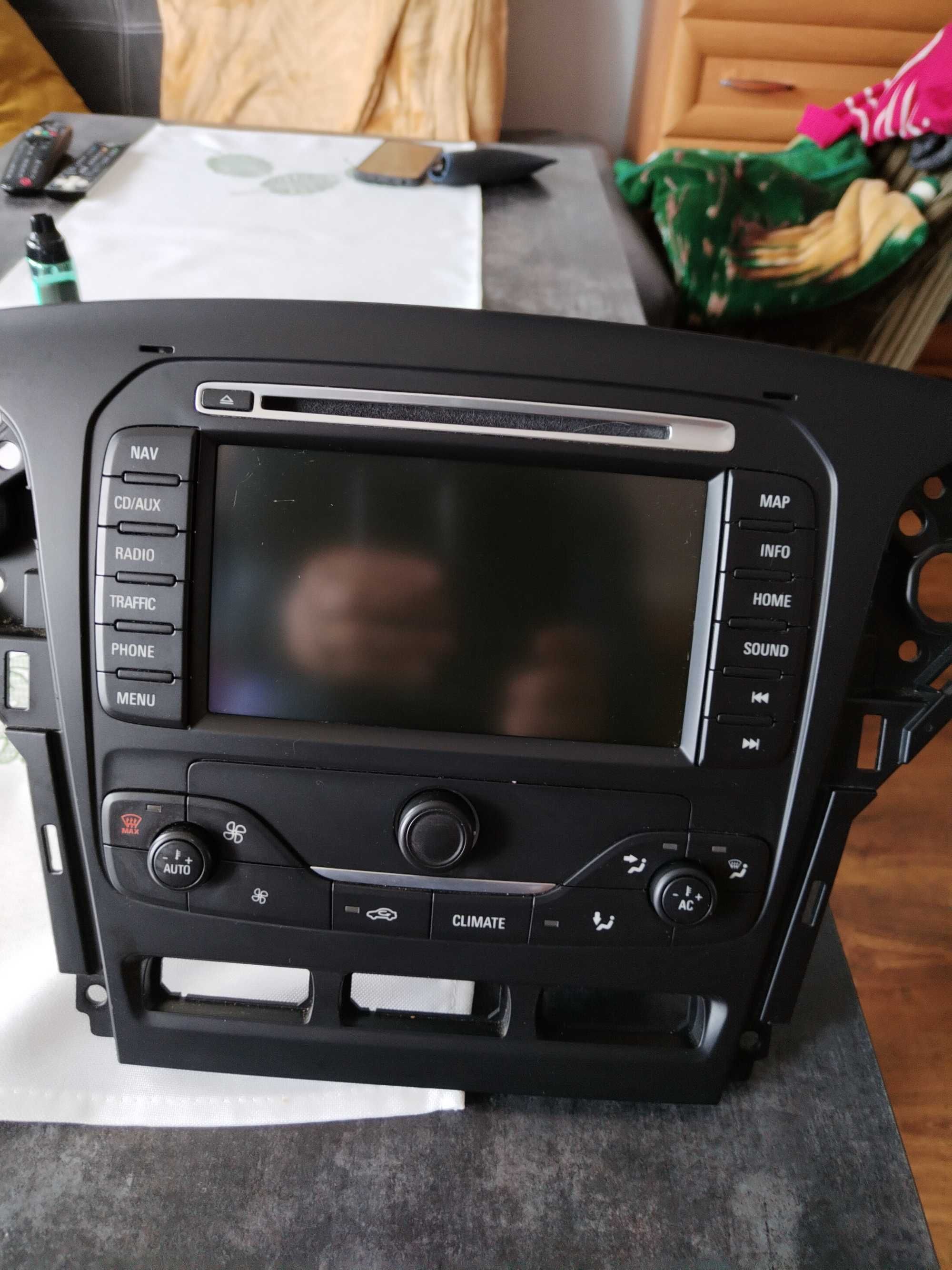 Ford Mondeo mk4 lift radio.
