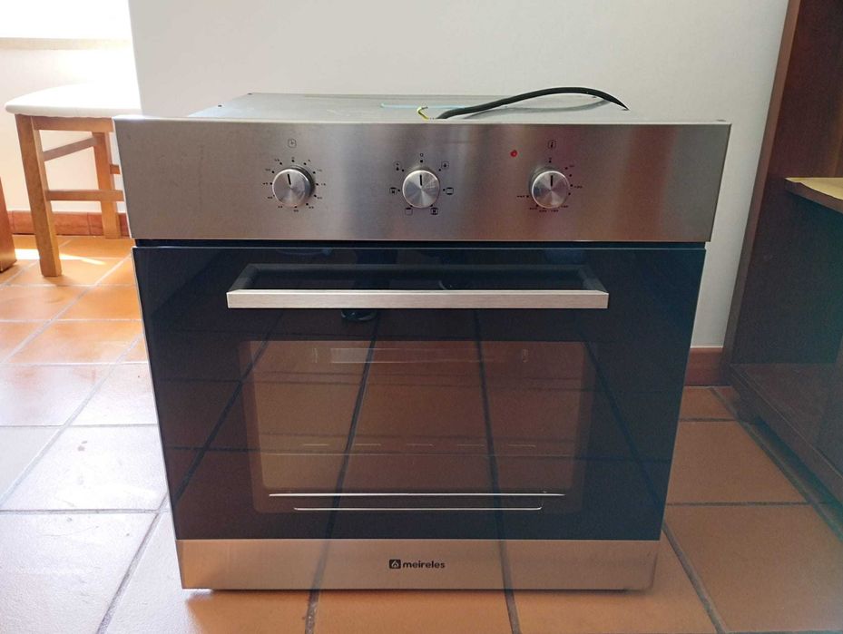 Forno elétrico, de marca Meireles