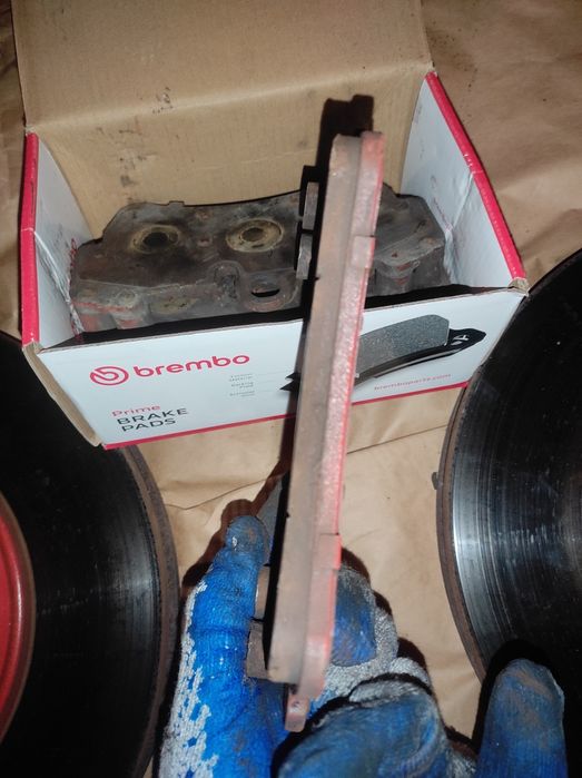 Передні тормозні диски і тормозні колодки АУДІ Q7 2015 року, б/у