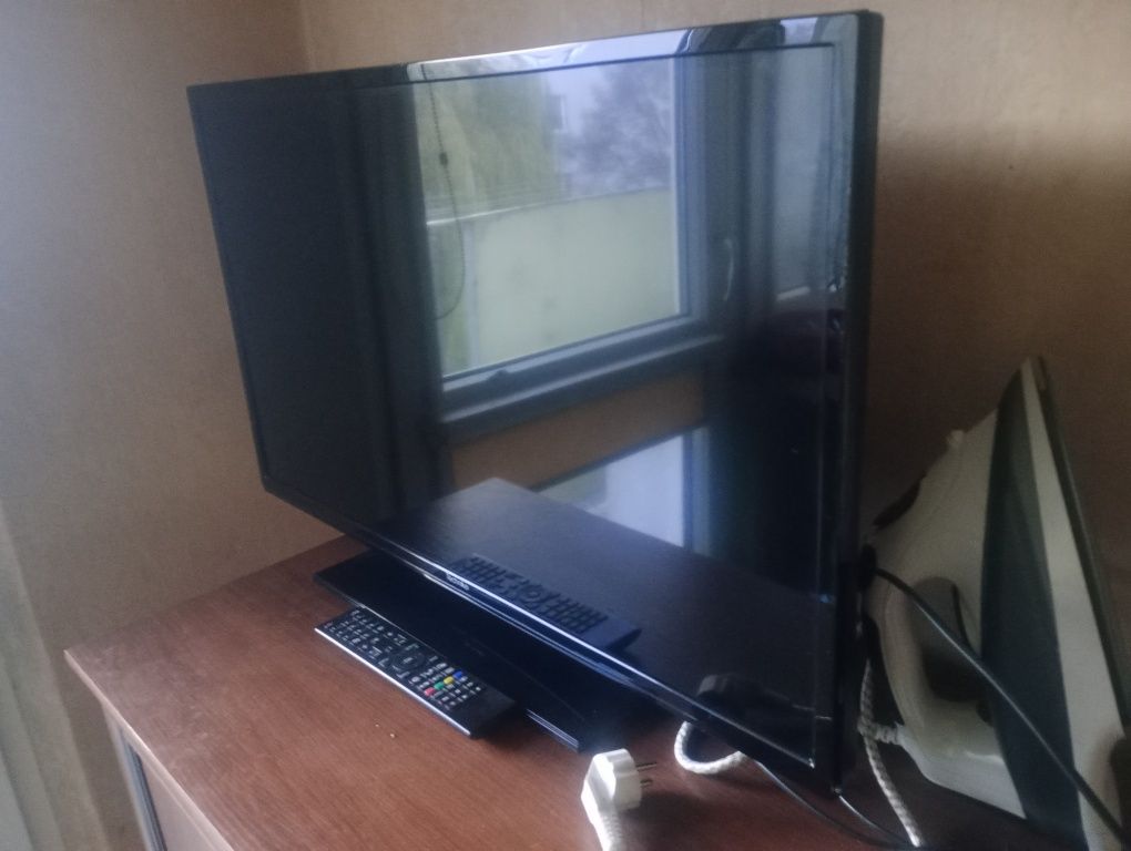 Telewizor Technika 32 całe LCD HDMI stan BDB !!!