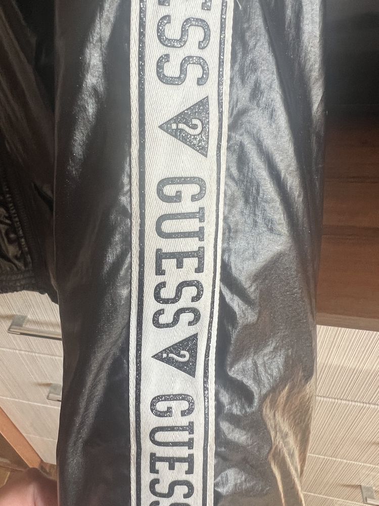 Курточка Guess( оригінал).