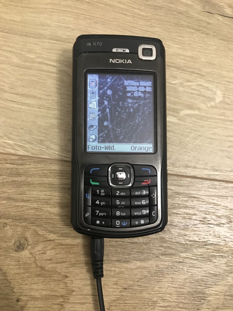 Nokia N70 z ładowarką i wewnętrzną kartą pamięci