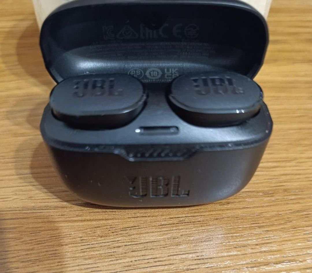 Sprzedam słuchawki JBL TUNE NC130 TWS