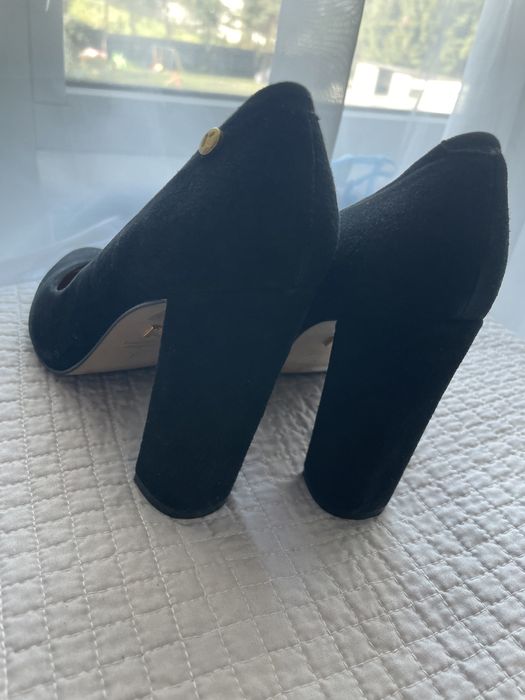 Czółenka  na słupku kazar 37