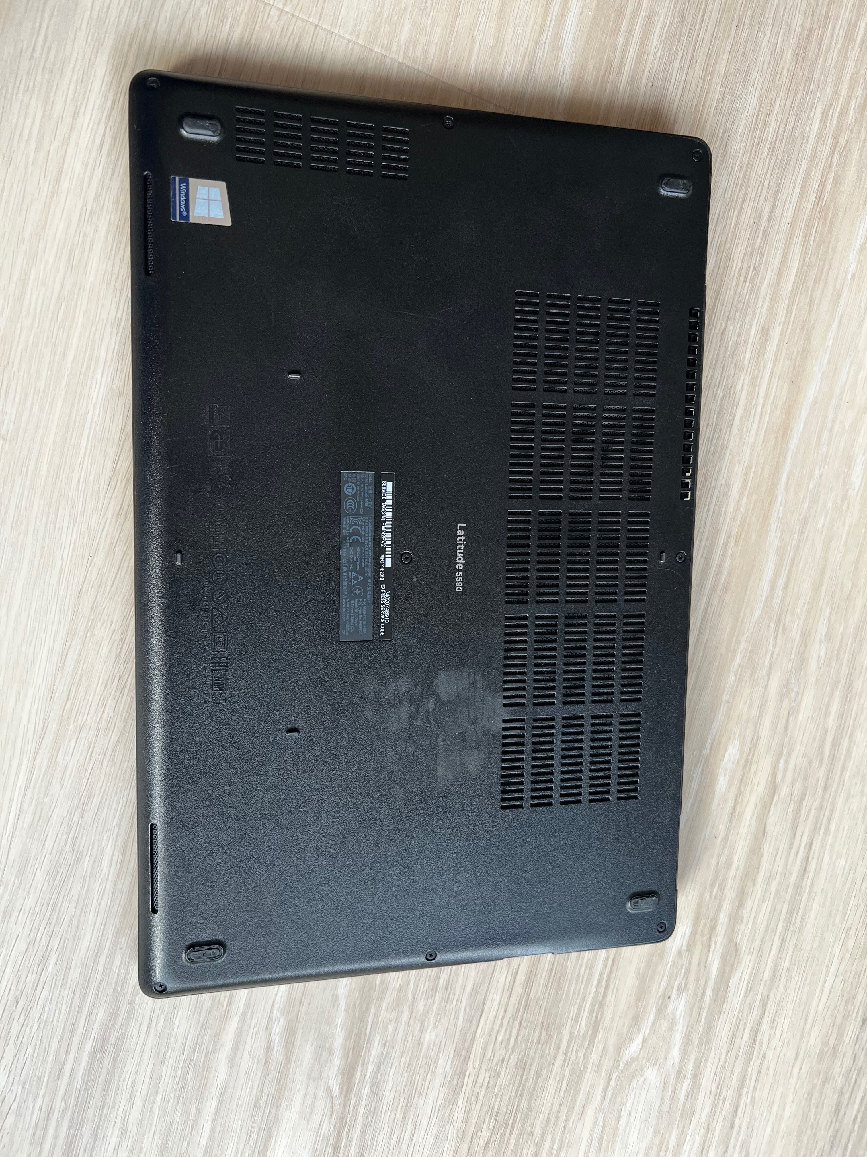 Laptop DELL Latitude 5590 i5-8 gen | WIN11 | 256GB M2 | FHD 15” | USB