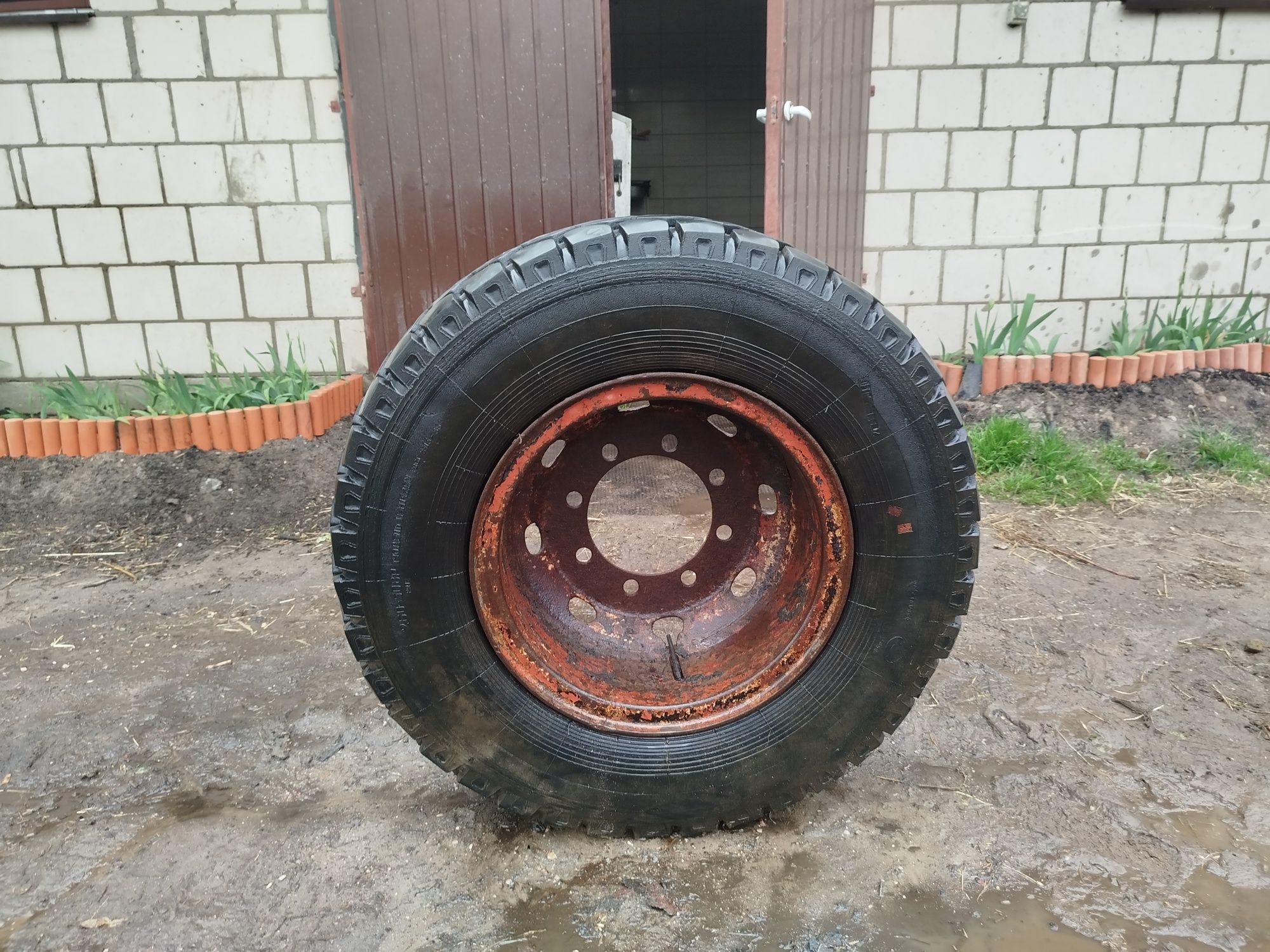 Sprzedam koła do przyczepy 9.00 x 20
