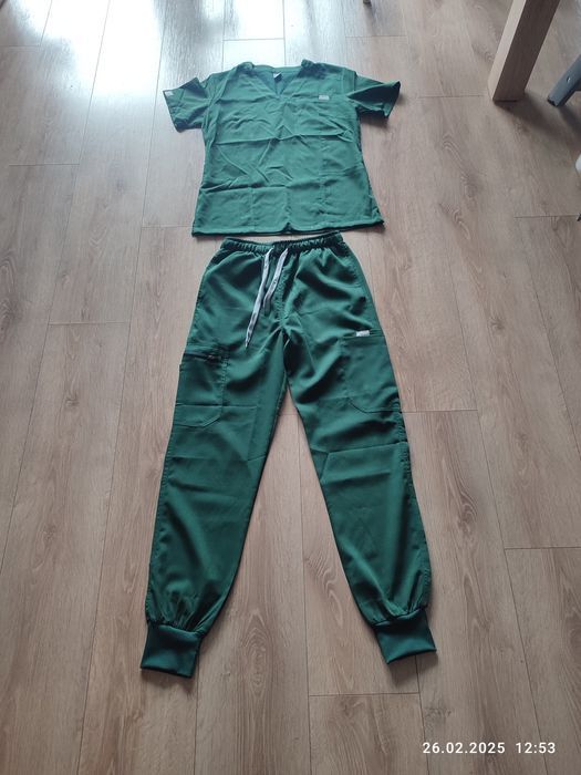 Nowy ciemnozielony mundurek medyczny rozmiar S