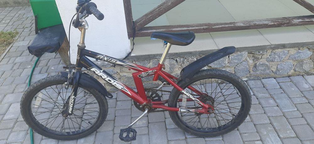 Продаю дитячий велосипед .