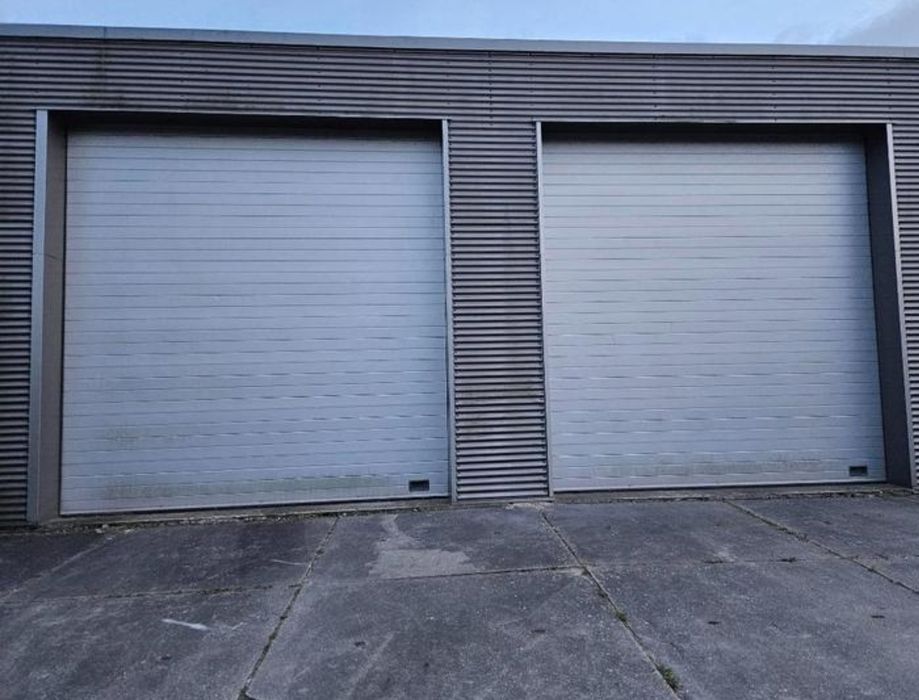 2 bramy segmentowe przemysłowe 4,1m x 4,15m elektrycznie
