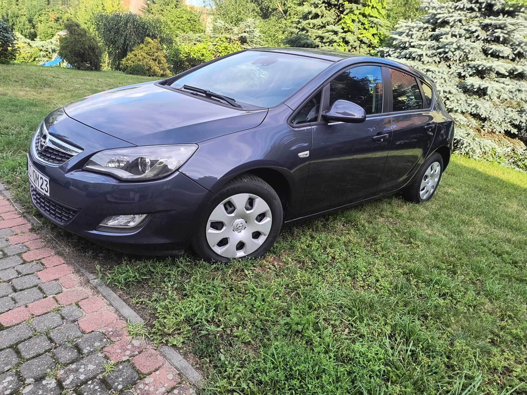 Astra IV 1,6 benzyna z bagażnikiem na rowery