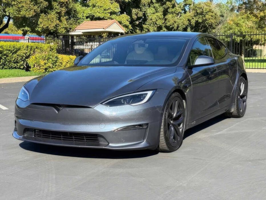 Tesla Model S      2022