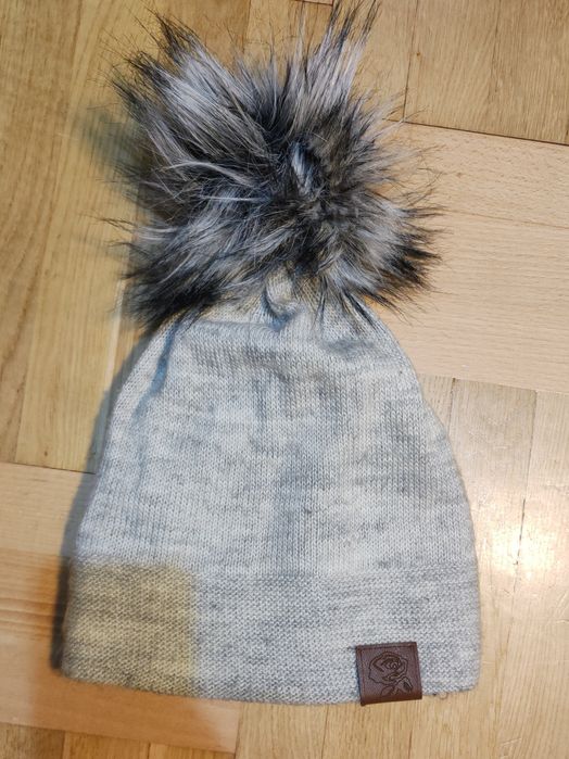 Czapka zimowa damska z pomponem