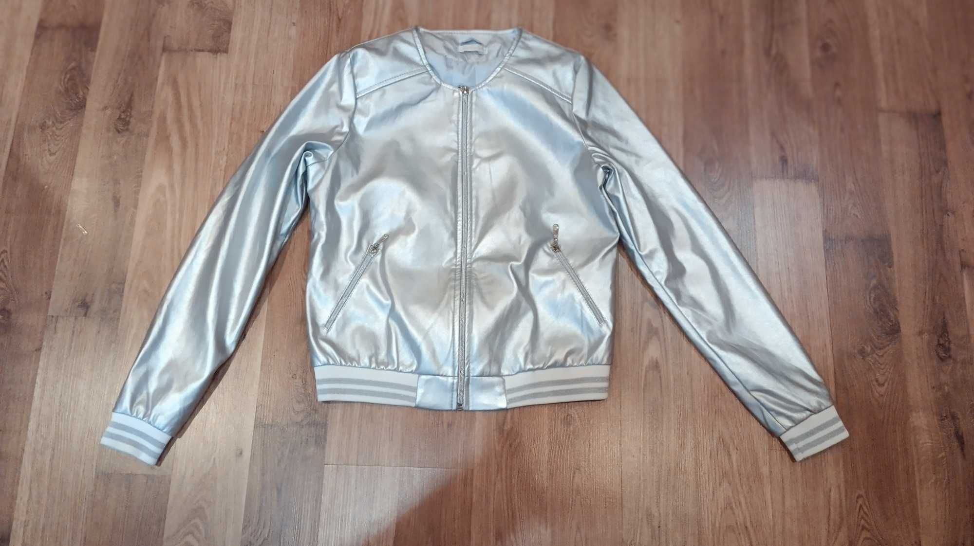 Куртка сріблястого кольору