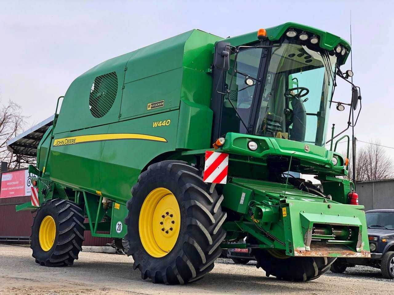 Комбайн John Deere W 440 (2014)