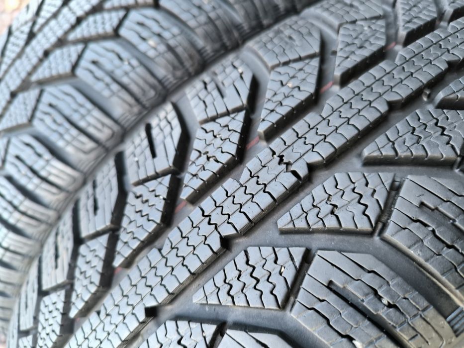 Zimowe Semperit 165/60R15