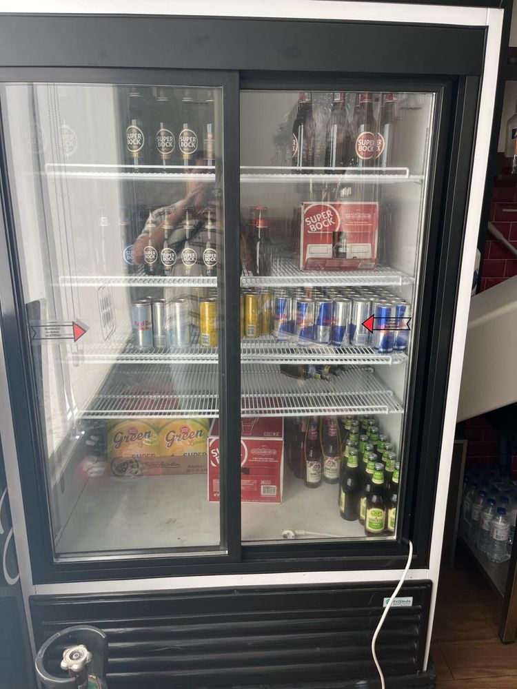 Vitrines de bebidas em bom estado