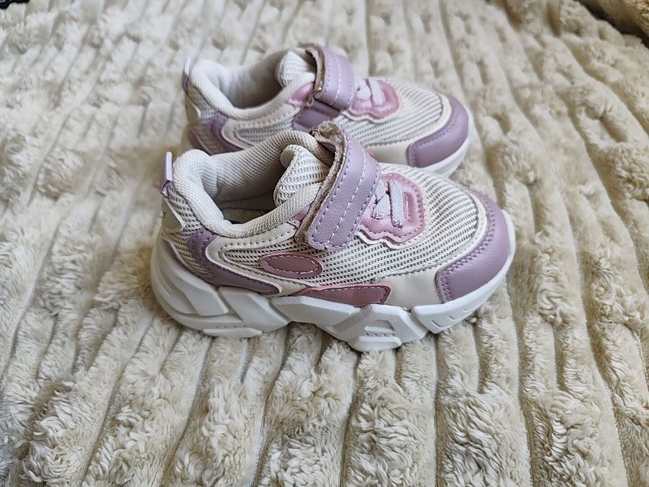 Buty dziecięce r. 25