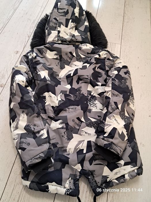 Kurtka zimowa chłopięce z kapturem 8lat bardzo ciepła
