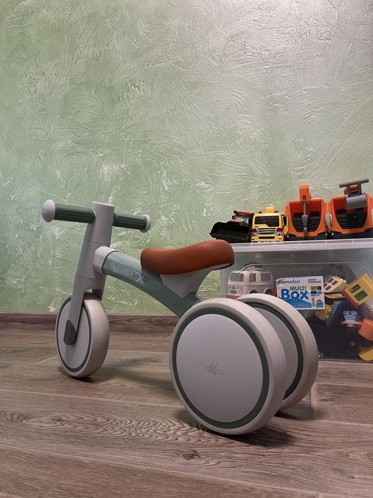 Біговел велосипед біговел MoMi Tedi
