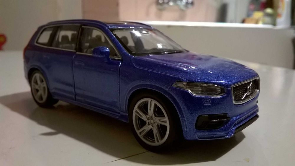 VOLVO XC 90 model wersja combi; skala 1:34; metalowo-plastikowy
