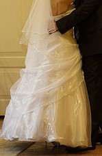 Весільна сукня