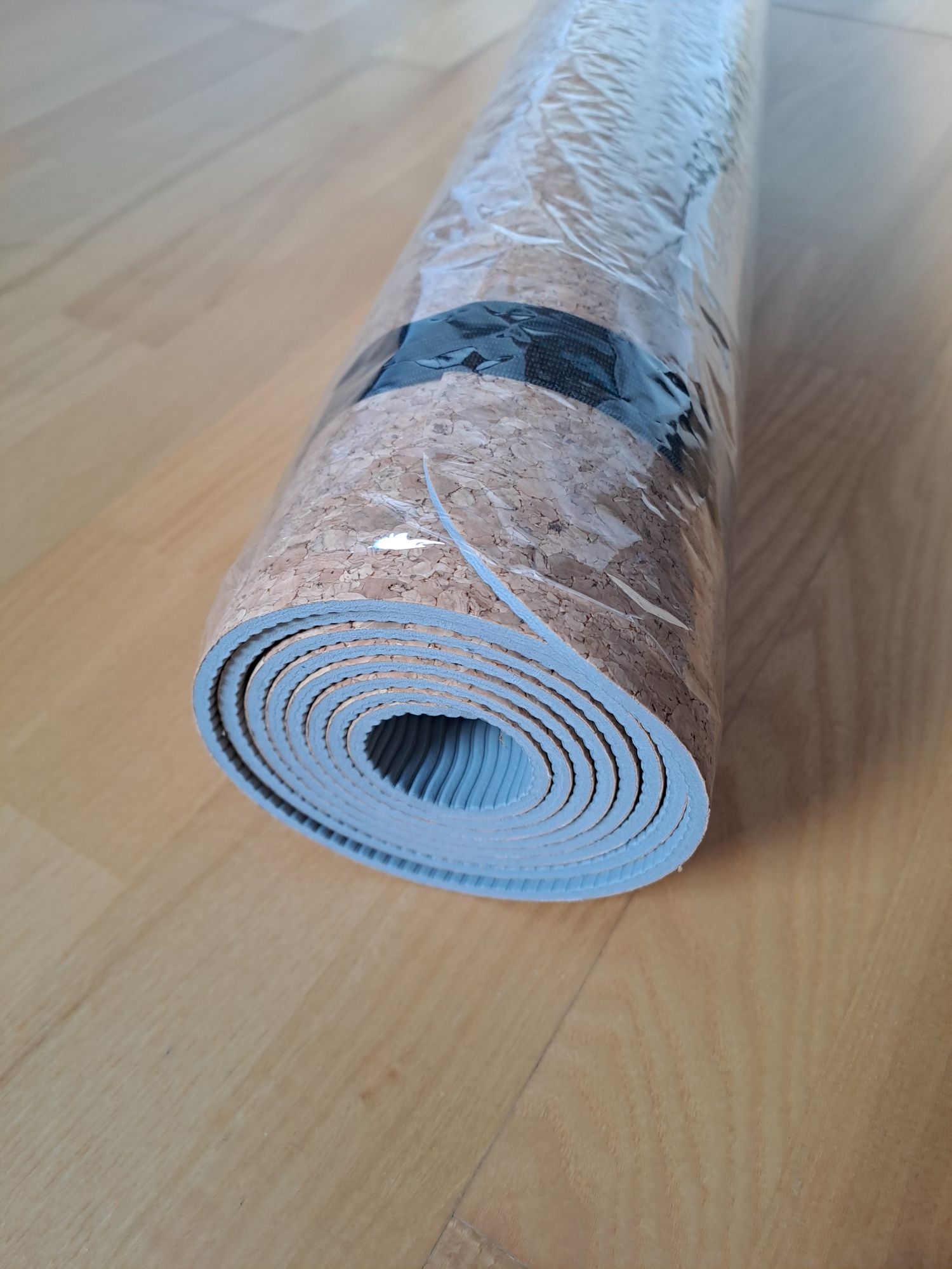 Mata korkowa do yogi jogi Savasana Spokey eco friendly.

180 x 60 x 0,