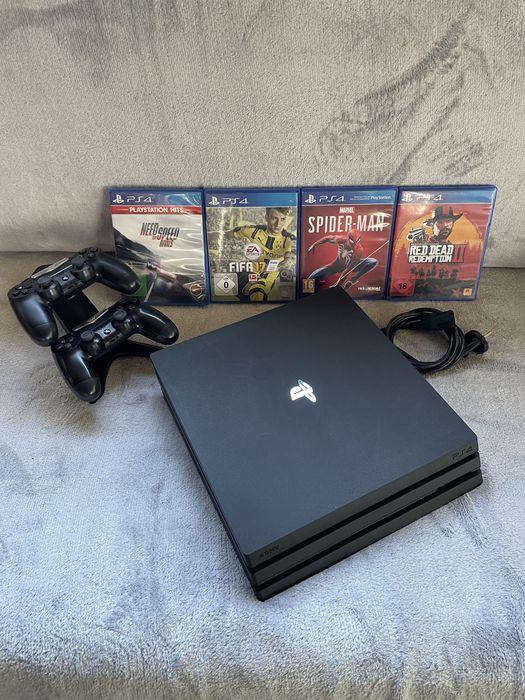 PlayStation 4 Pro 1TB + 2 джойстики + 4 гри