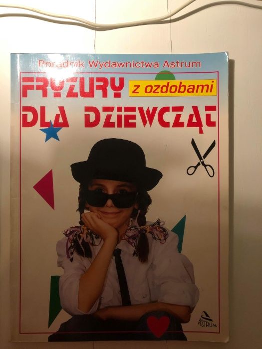 Fryzury z ozdobami dla dziewcząt Poradnik Wydawnictwa Astrum