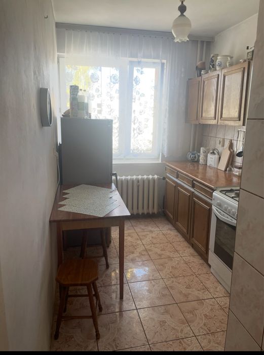 Mieszkanie dwupokojwe z dodatkowym korytarzem do remontu.