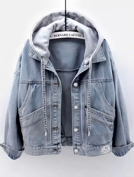 Джинсова куртка з капюшоном М