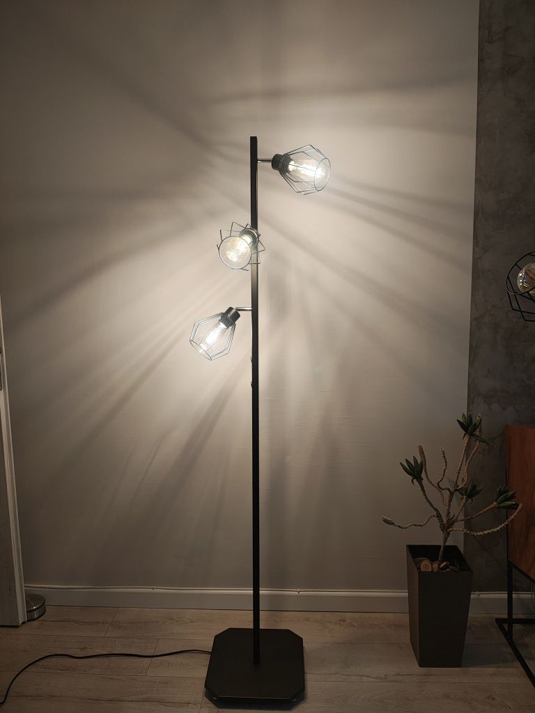 Lampa podłogowa industrial robiona na zamówienie rękodzieło nowa okazj