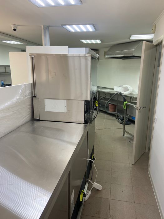 81 м² вихід з метро Героїв Праці кафе, магазин