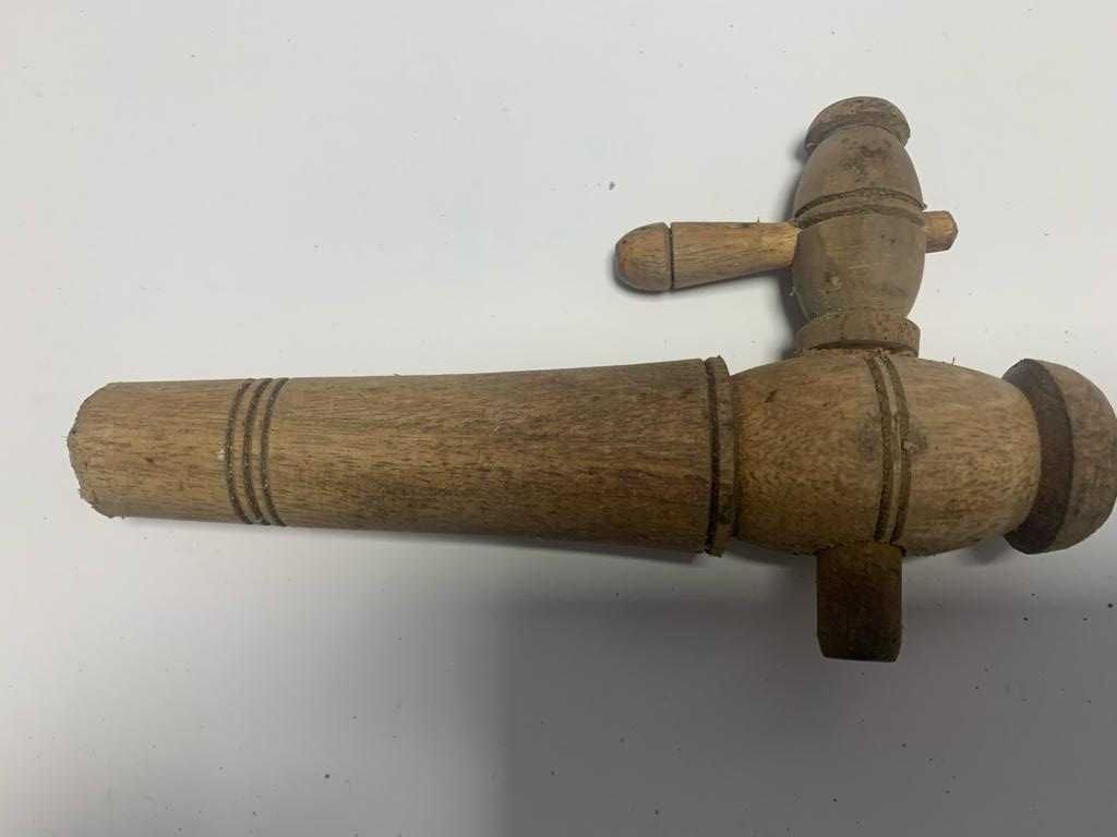 Torneira para barril de madeira
