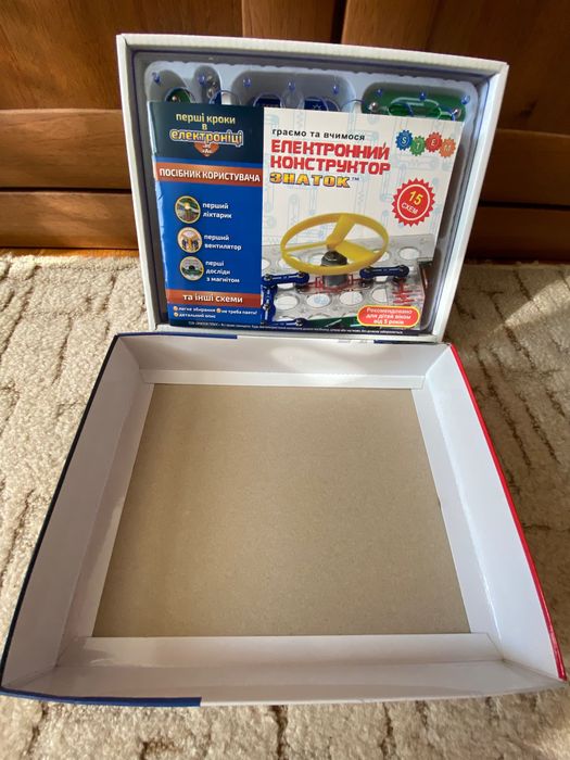 Електронний конструктор Знаток