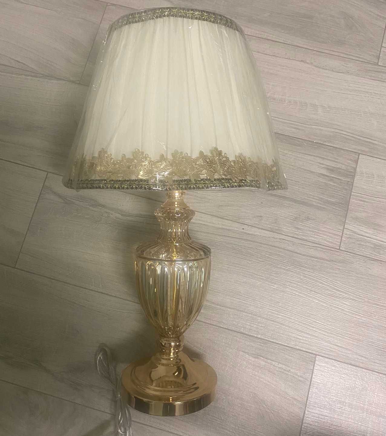 Lampka nocna biurkowa stołowa szklana beżowa złota vintage