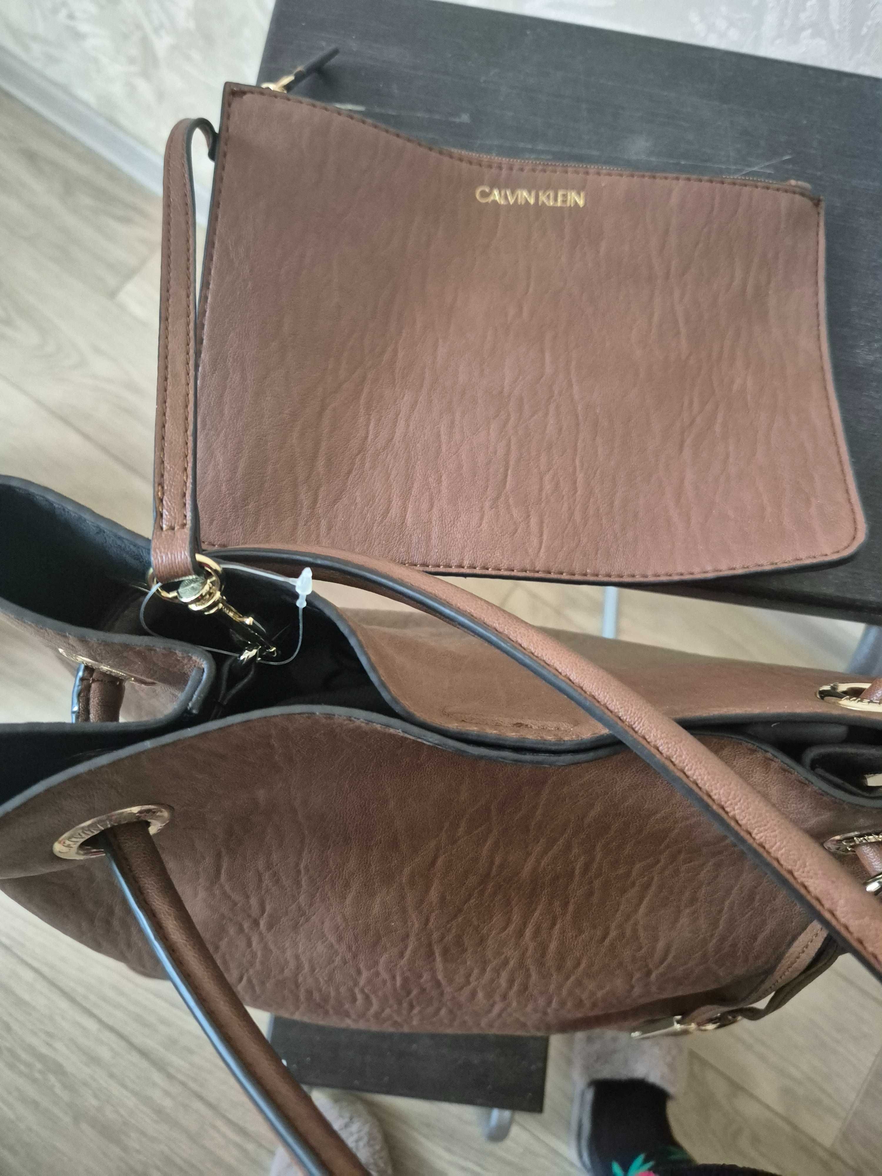 Сумка-тоут Calvin Klein Gabrianna Bubble Lamb