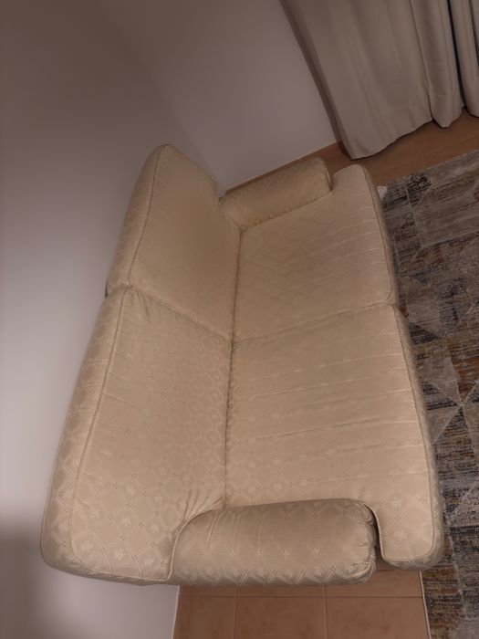 vendo com urgência sofá de 2 lugares