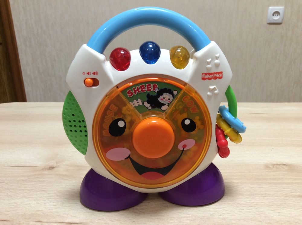 Магнитофон, музыкальная игрушка Fisher-price, поет на английском языке