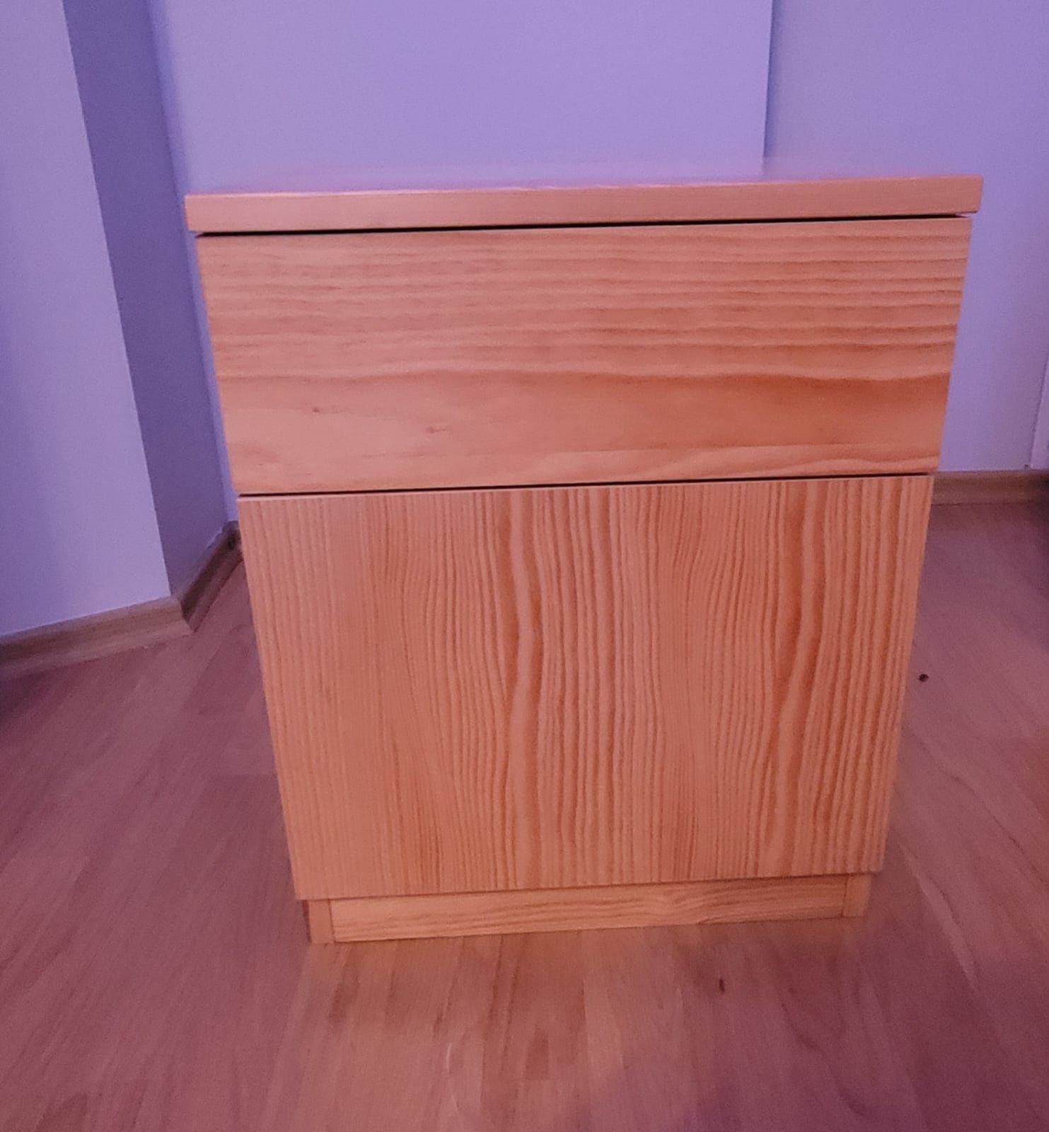Szafka nocna sosnowa