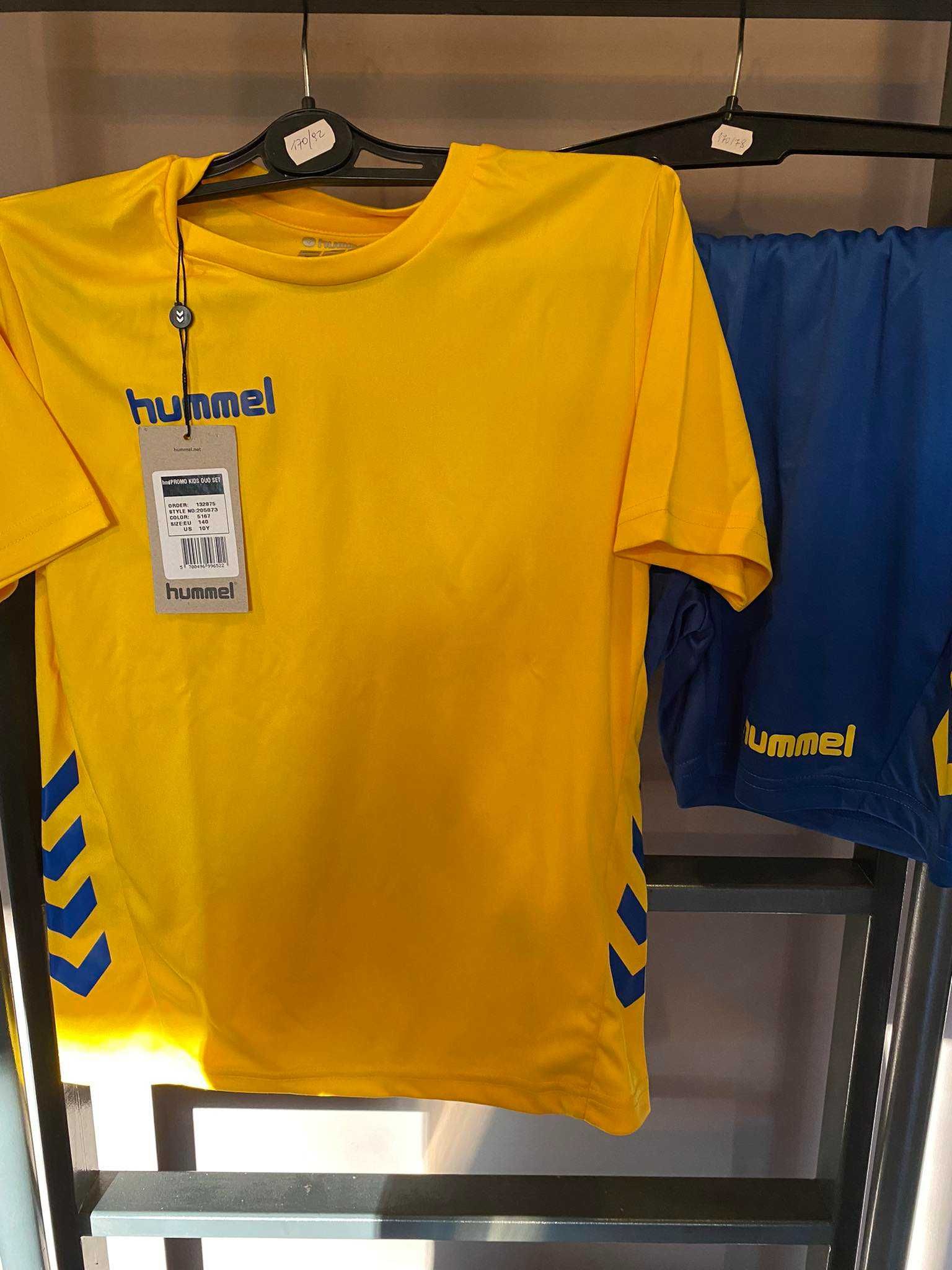 Zestaw Sportowy Hummel Żółta koszulka niebieskie spodenki 140