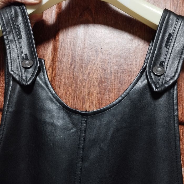 Продам женский комбинезон из экокожи