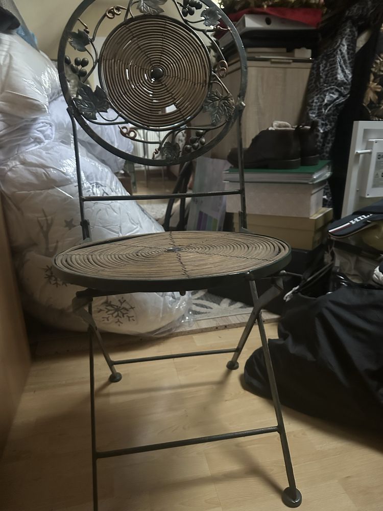 Sprzedam orginalne krzeslo metal  z ratanem