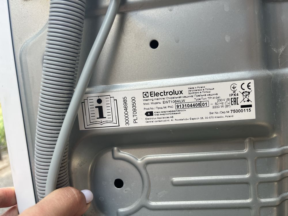 Продам пральну машинку Electrolux EWT1064ILW