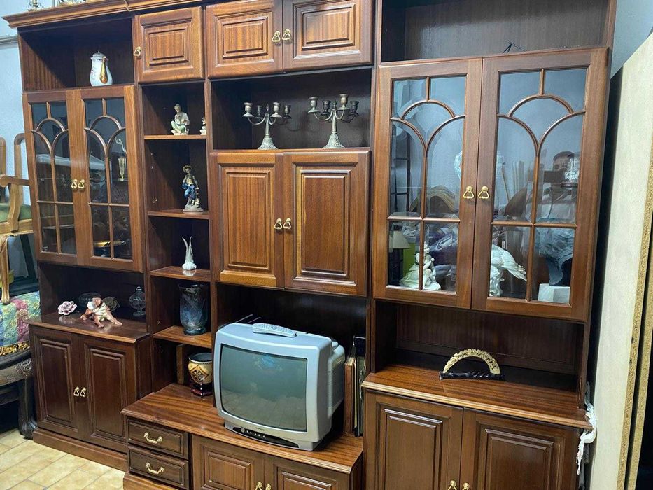 Móvel de sala em mogno