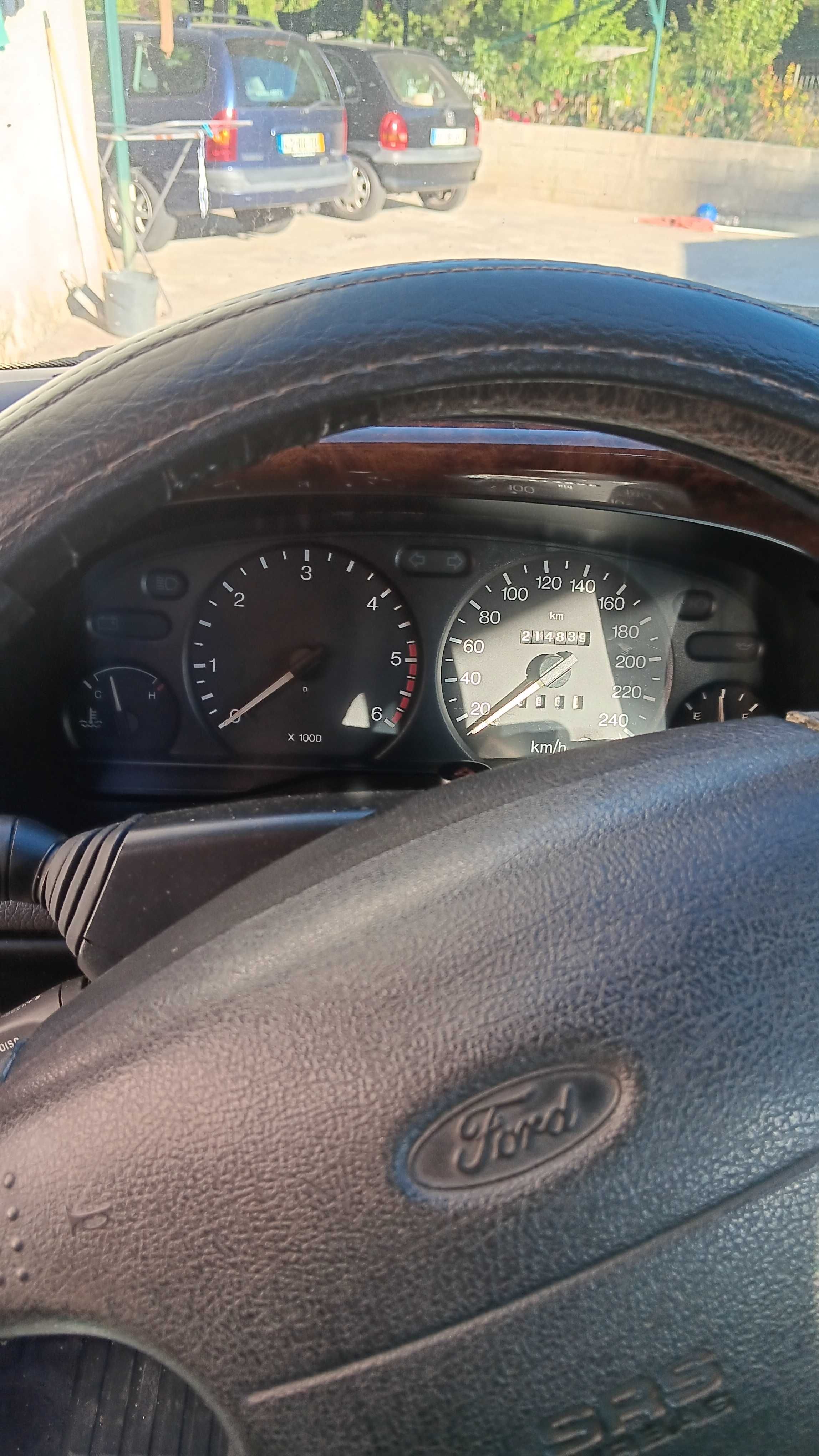 Vendo ford mondeo 1998 avaria na bomba injetora. 400€