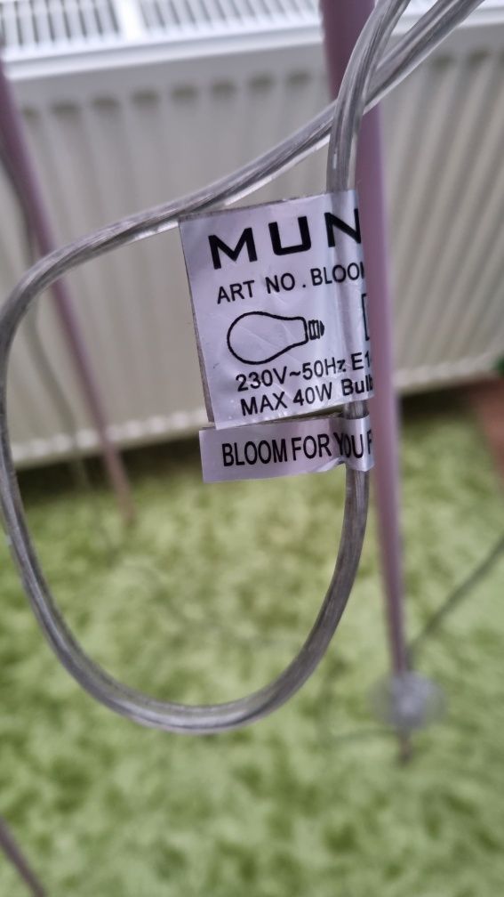 Różowa lampa stojąca Muno